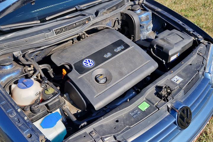 Blå VW Golf fra 2003