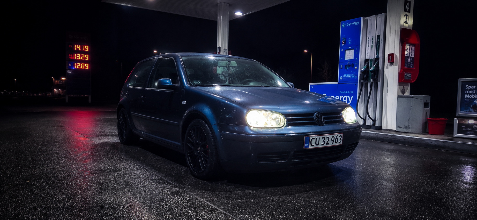 Blå VW Golf fra 2003