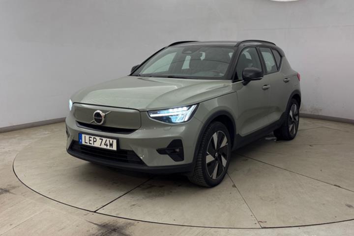 Grøn Volvo XC40 fra 2024