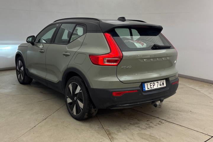 Grøn Volvo XC40 fra 2024