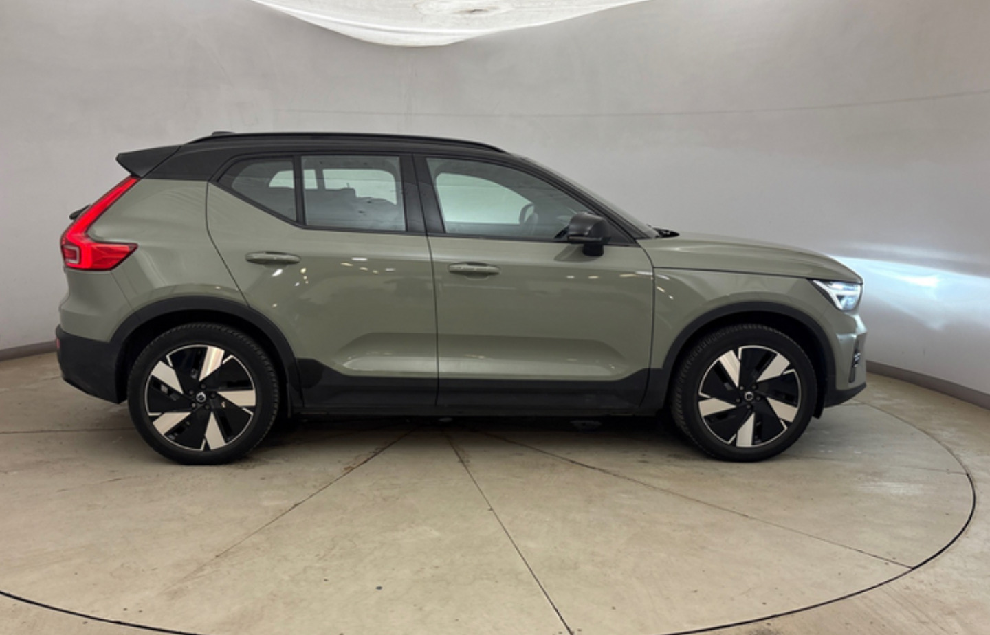 Grøn Volvo XC40 fra 2024