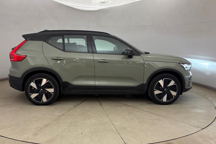 Grøn Volvo XC40 fra 2024