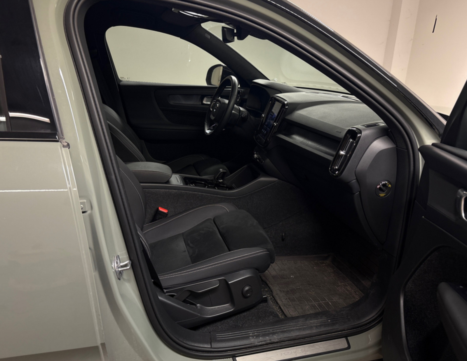 Grøn Volvo XC40 fra 2024