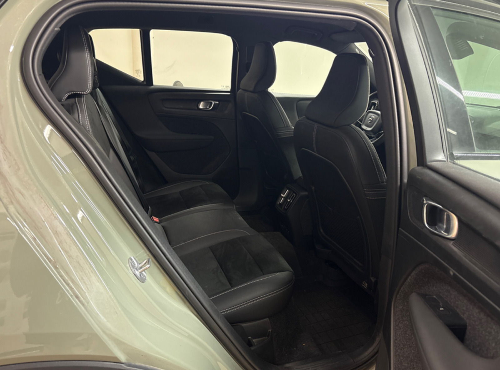 Grøn Volvo XC40 fra 2024