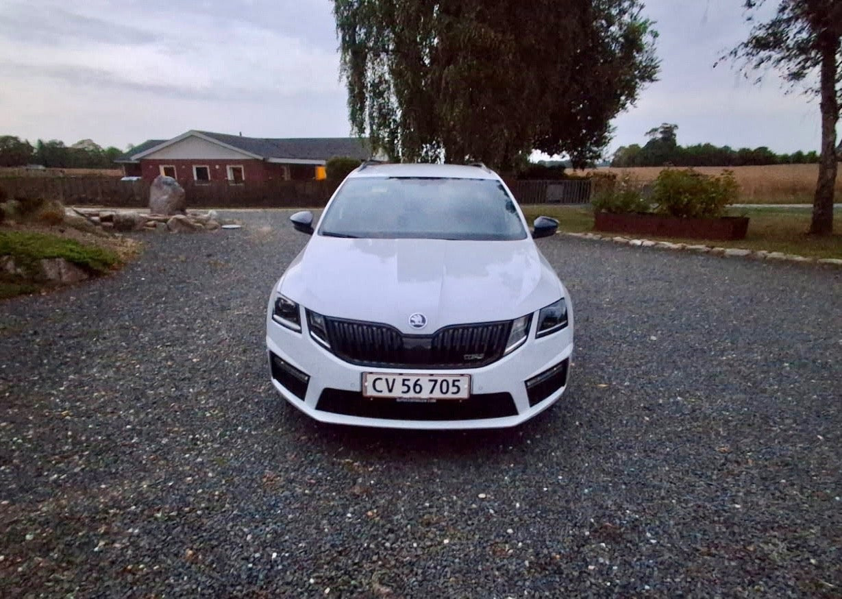 Hvid Skoda Octavia fra 2018
