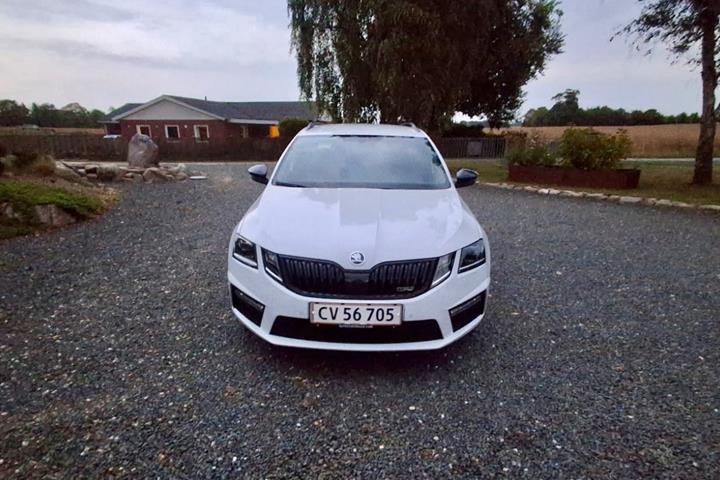 Hvid Skoda Octavia fra 2018