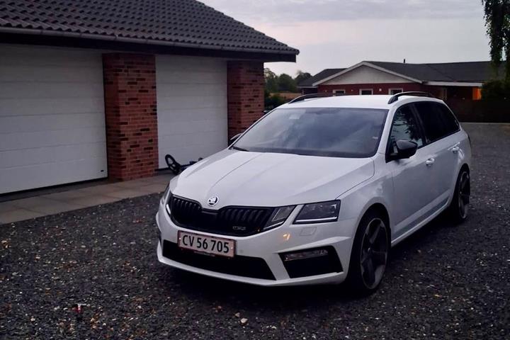 Hvid Skoda Octavia fra 2018