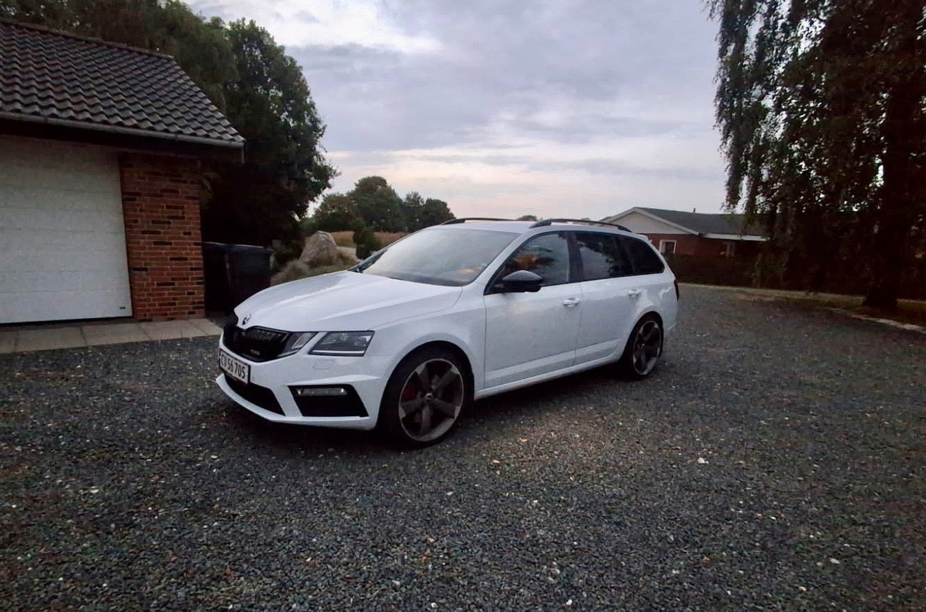 Hvid Skoda Octavia fra 2018