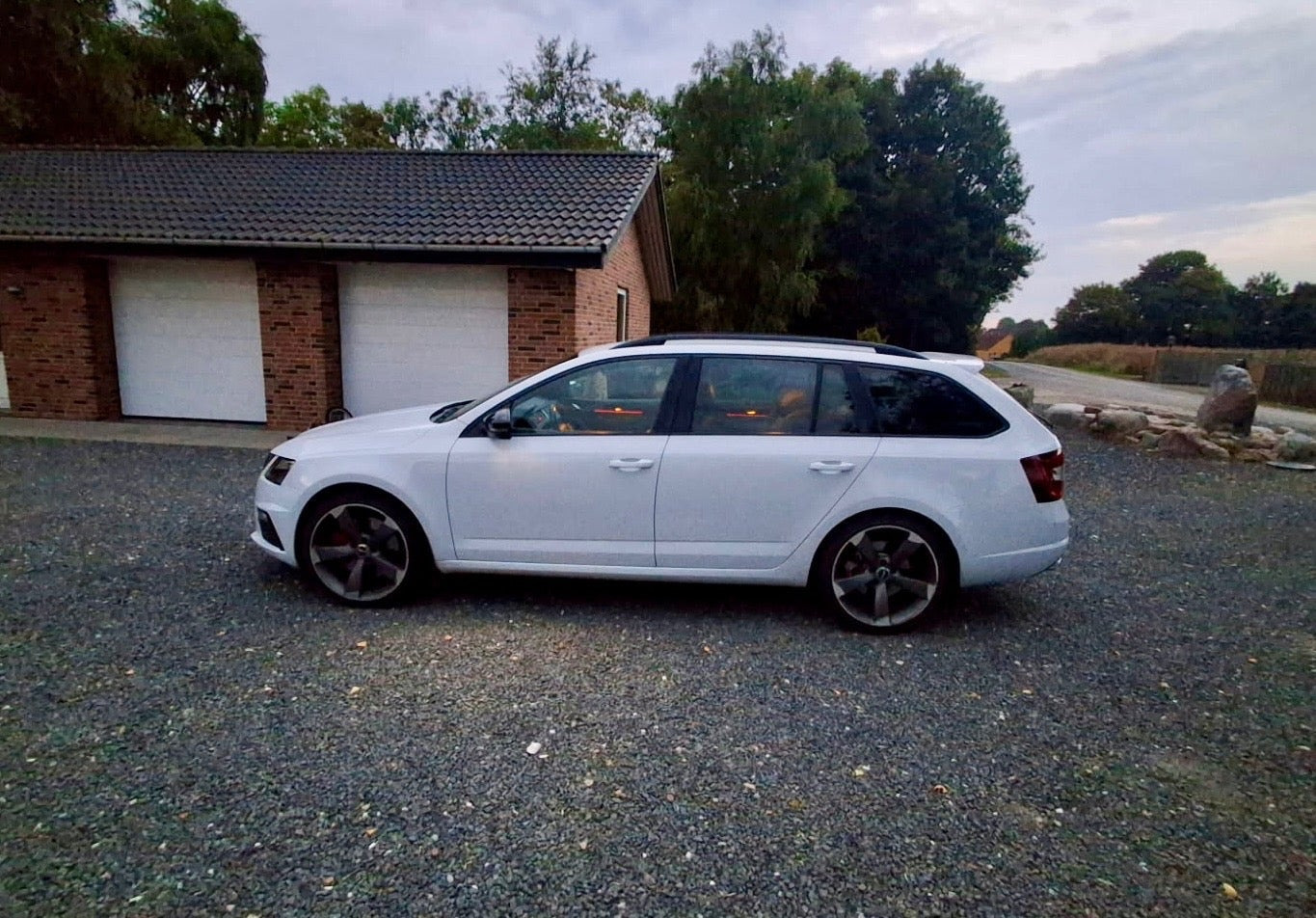 Hvid Skoda Octavia fra 2018