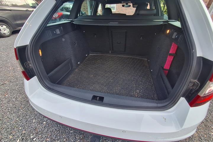 Hvid Skoda Octavia fra 2018