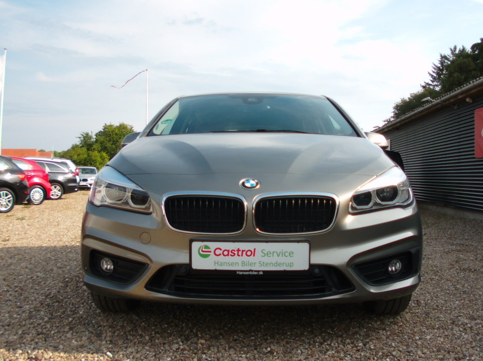 Beige BMW 220i fra 2018