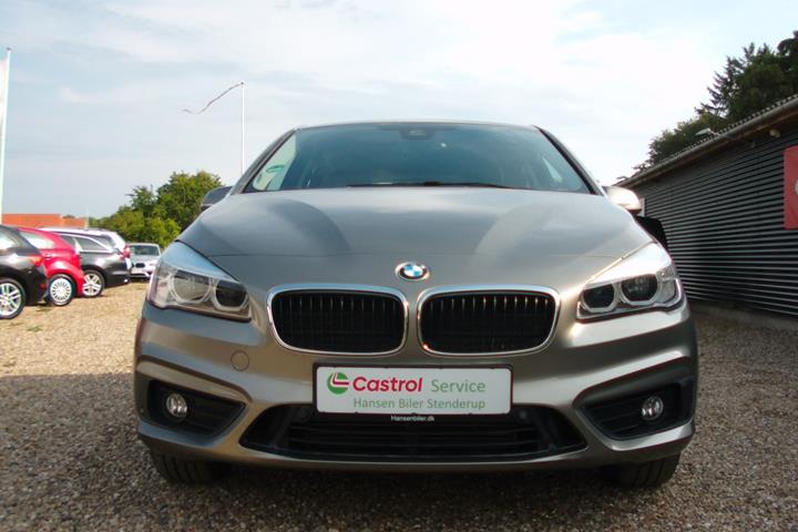Beige BMW 220i fra 2018