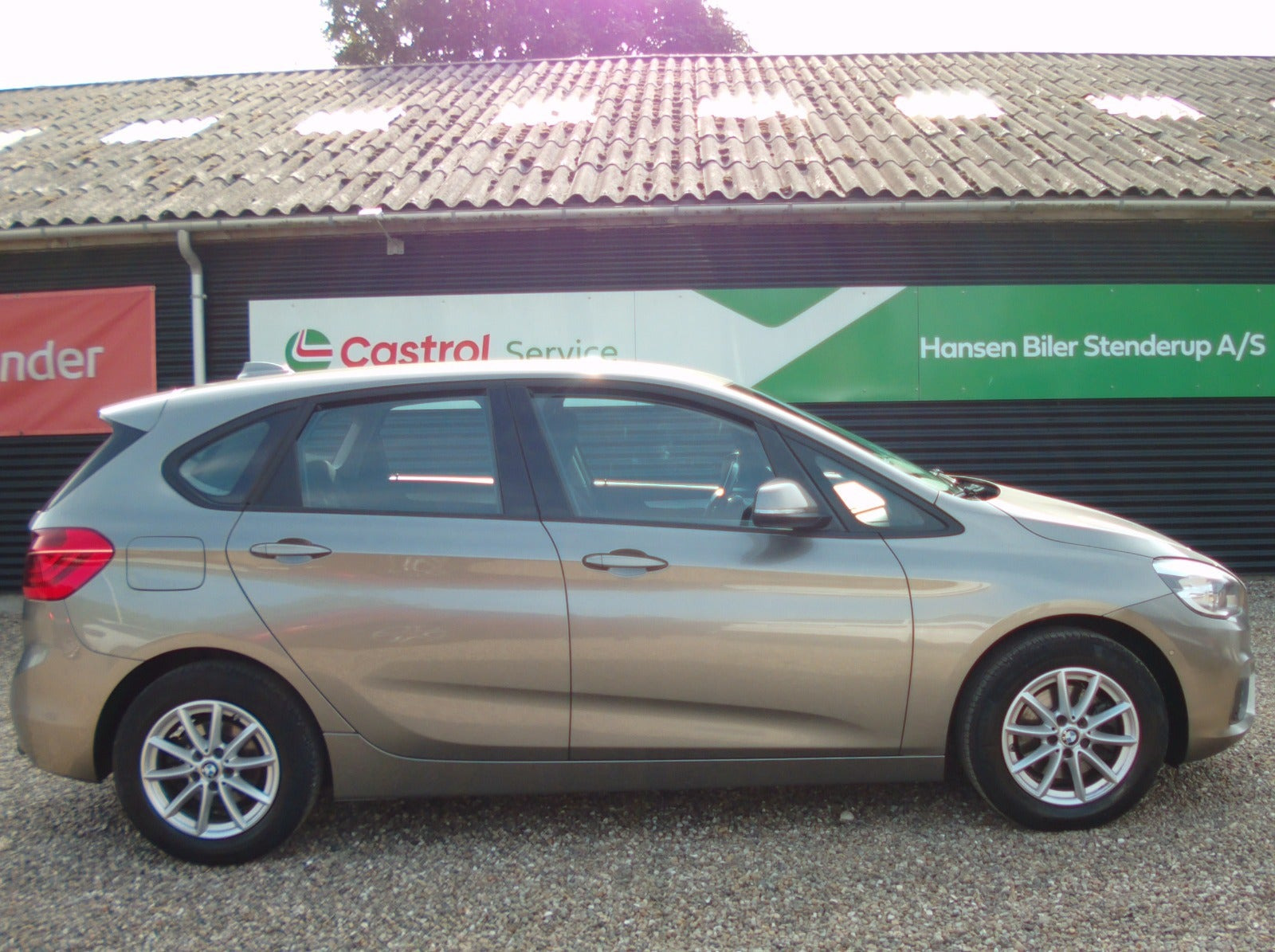 Beige BMW 220i fra 2018