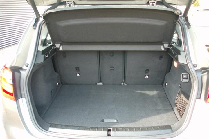 Beige BMW 220i fra 2018