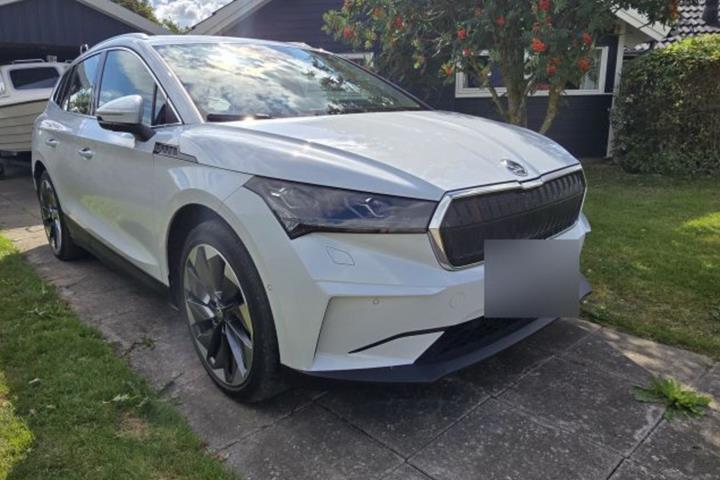 Hvid Skoda Enyaq fra 2023