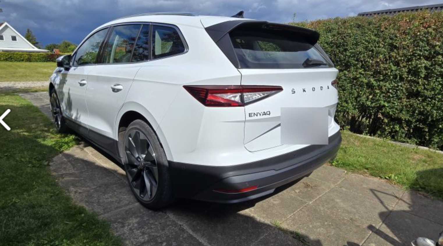Hvid Skoda Enyaq fra 2023