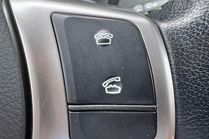 Grå Toyota Yaris fra 2017