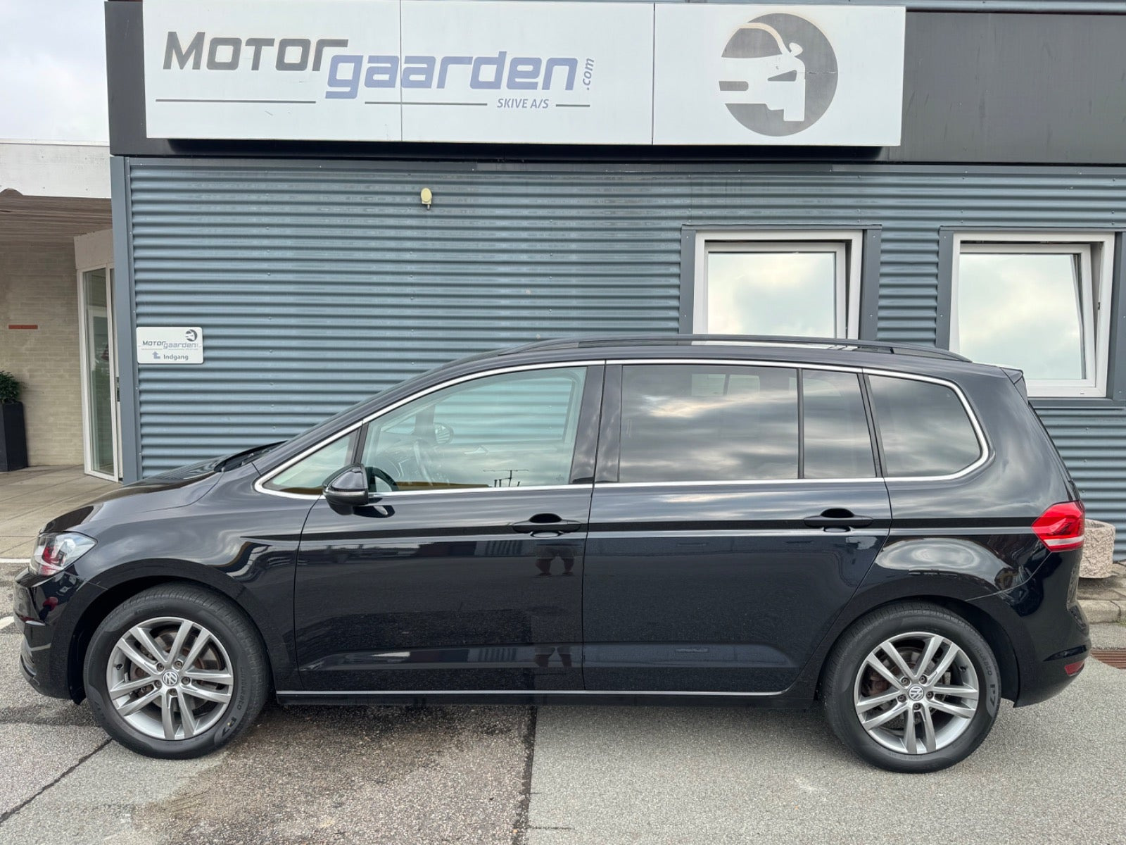 Sort VW Touran fra 2019