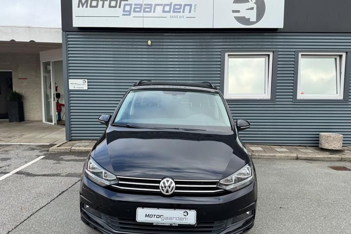 Sort VW Touran fra 2019