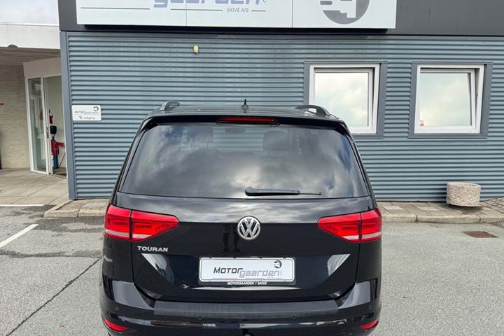 Sort VW Touran fra 2019