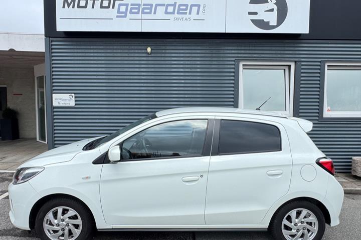 Hvid Mitsubishi Space Star fra 2023