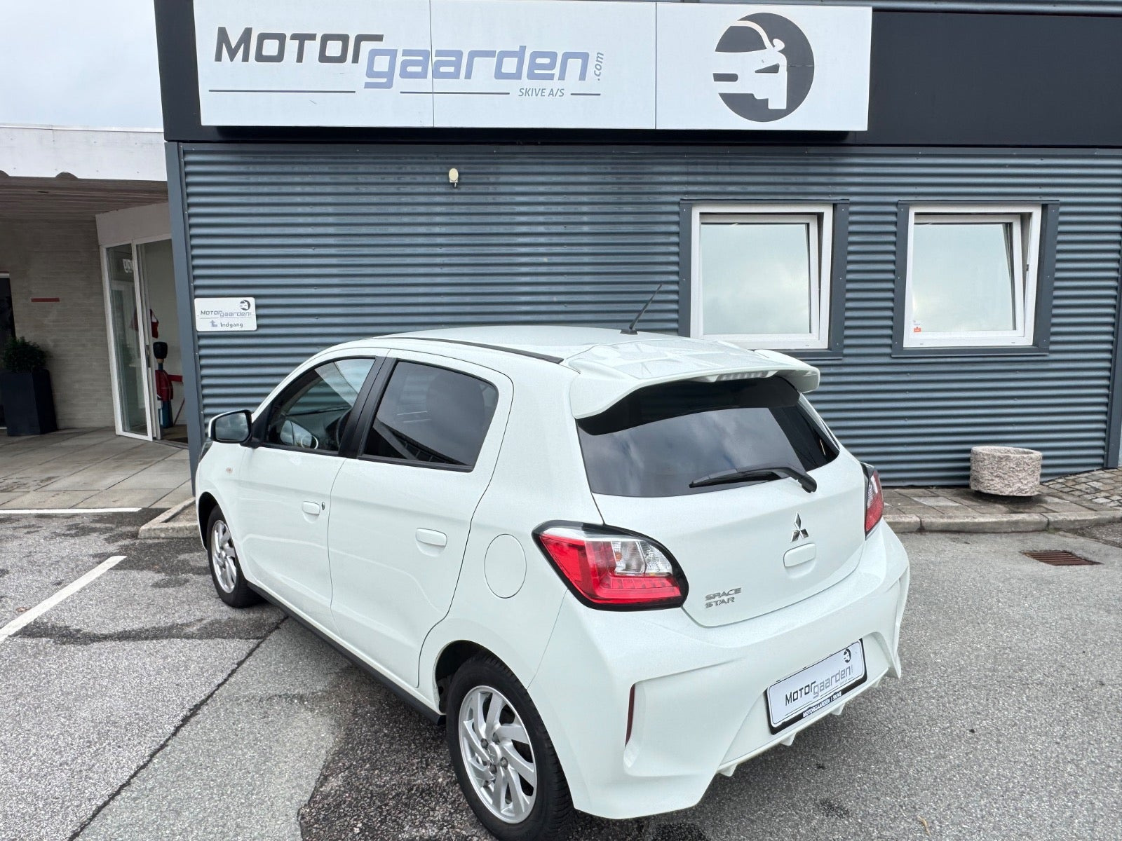 Hvid Mitsubishi Space Star fra 2023