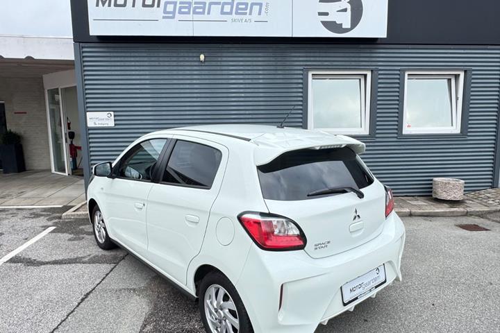 Hvid Mitsubishi Space Star fra 2023