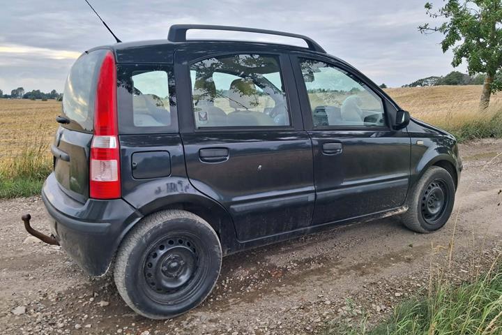Sort Fiat Panda fra 2003
