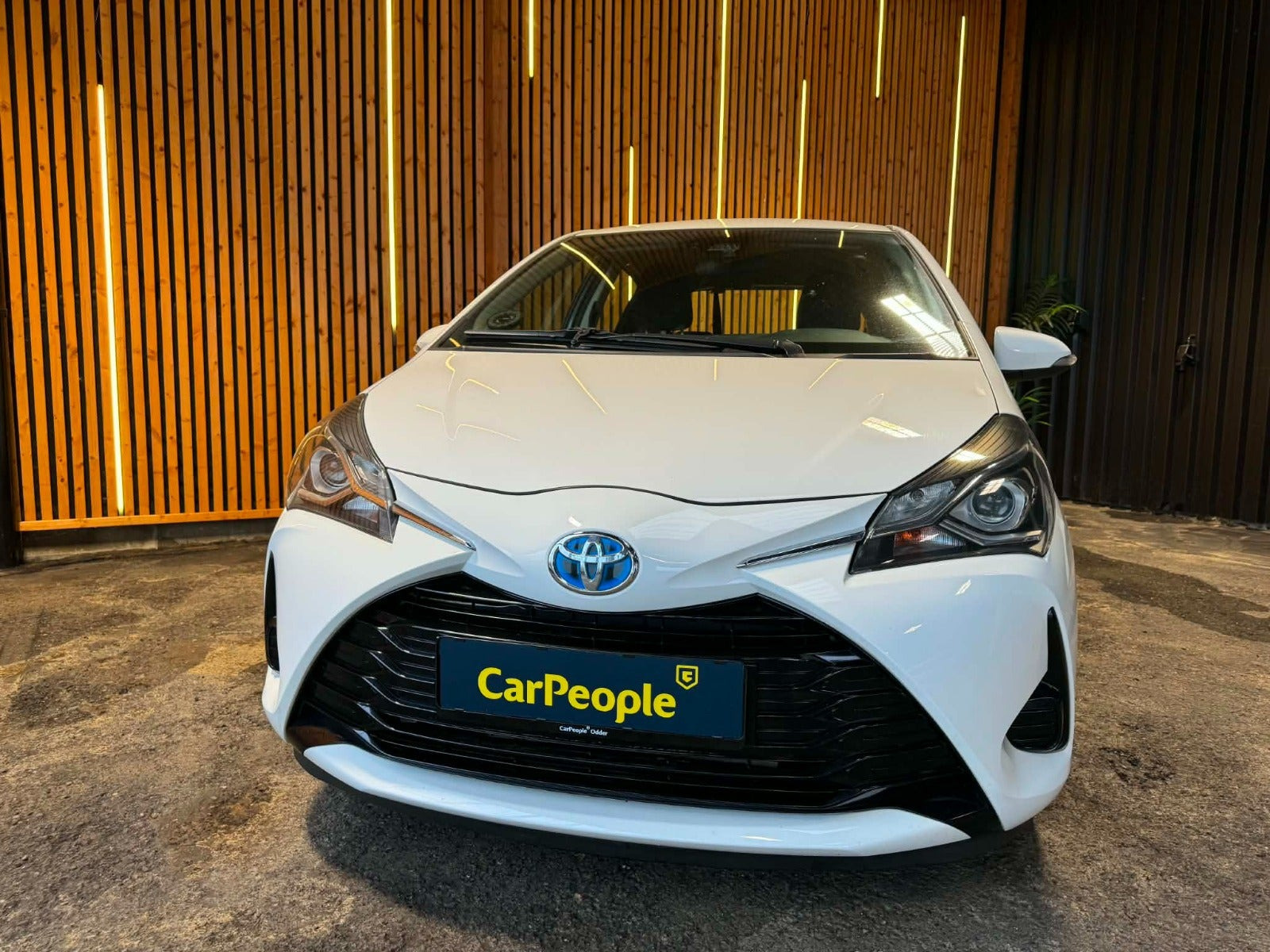 Hvid Toyota Yaris fra 2019