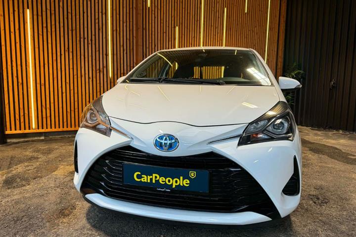Hvid Toyota Yaris fra 2019