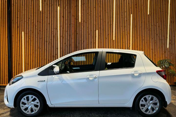 Hvid Toyota Yaris fra 2019