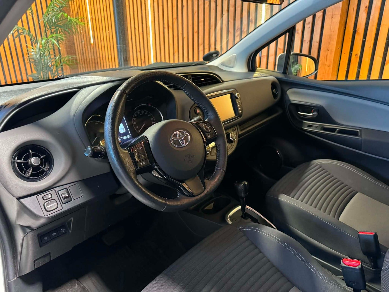 Hvid Toyota Yaris fra 2019