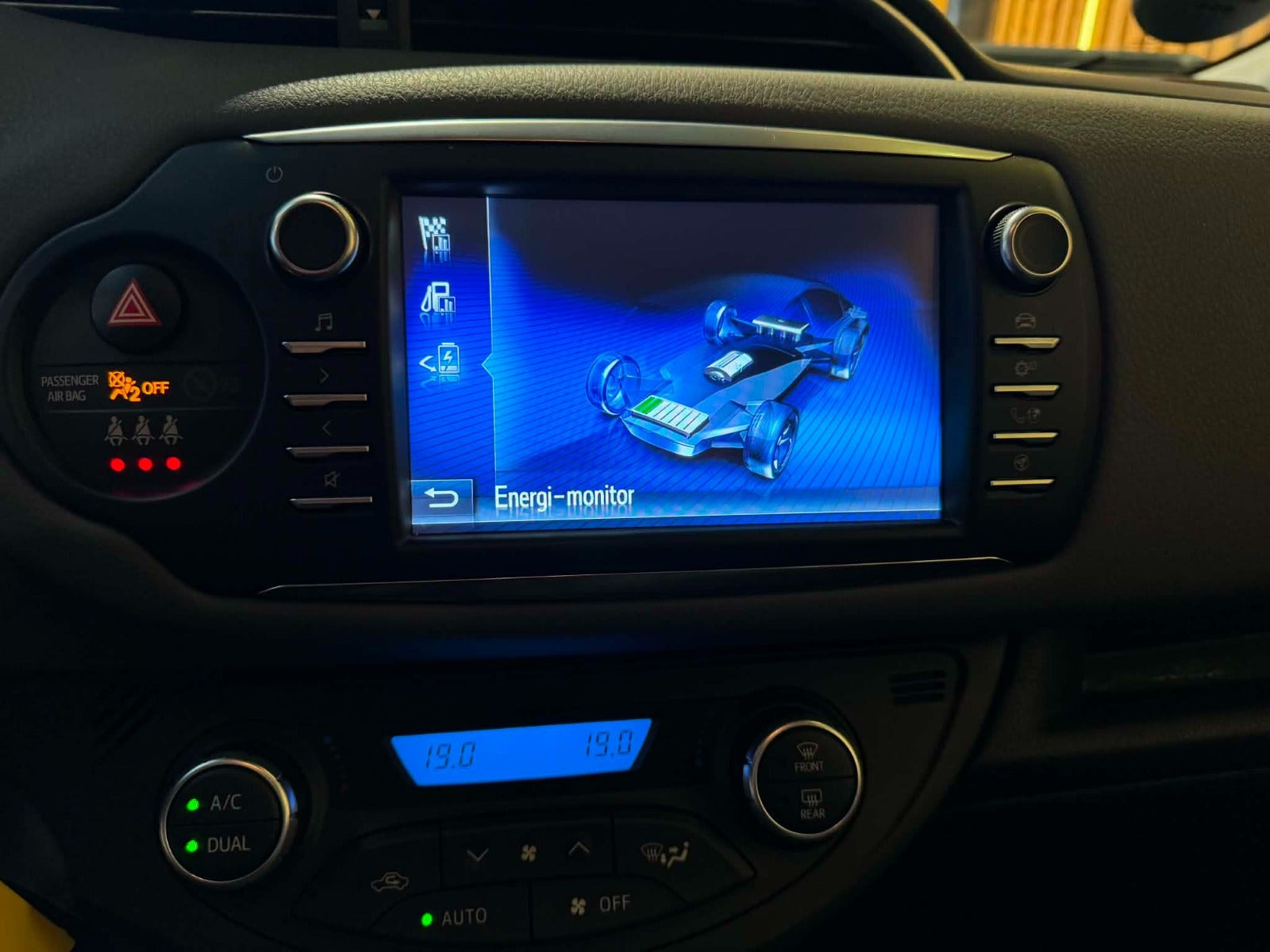 Hvid Toyota Yaris fra 2019