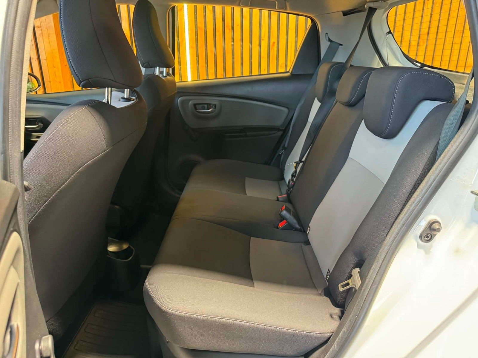 Hvid Toyota Yaris fra 2019