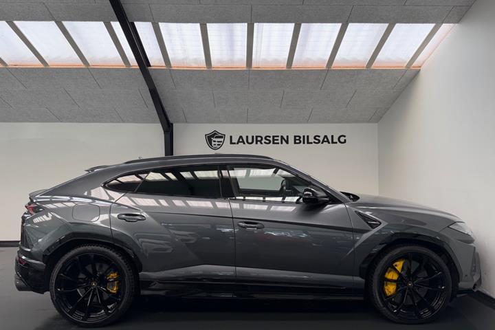 Grå Lamborghini Urus fra 2019
