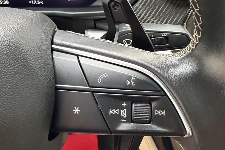 Grå Lamborghini Urus fra 2019