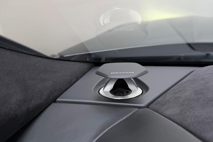 Grå Lamborghini Urus fra 2019