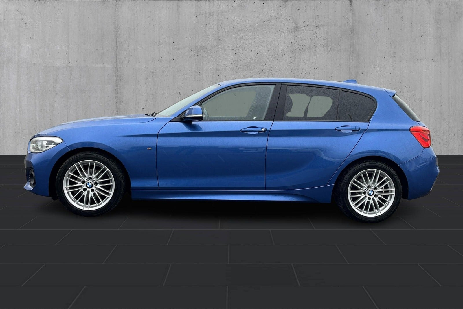 Blå BMW 116i fra 2019