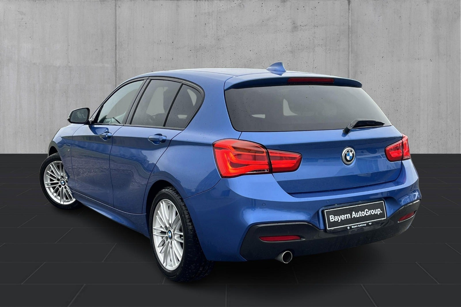 Blå BMW 116i fra 2019