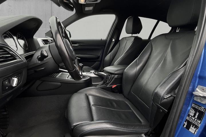 Blå BMW 116i fra 2019