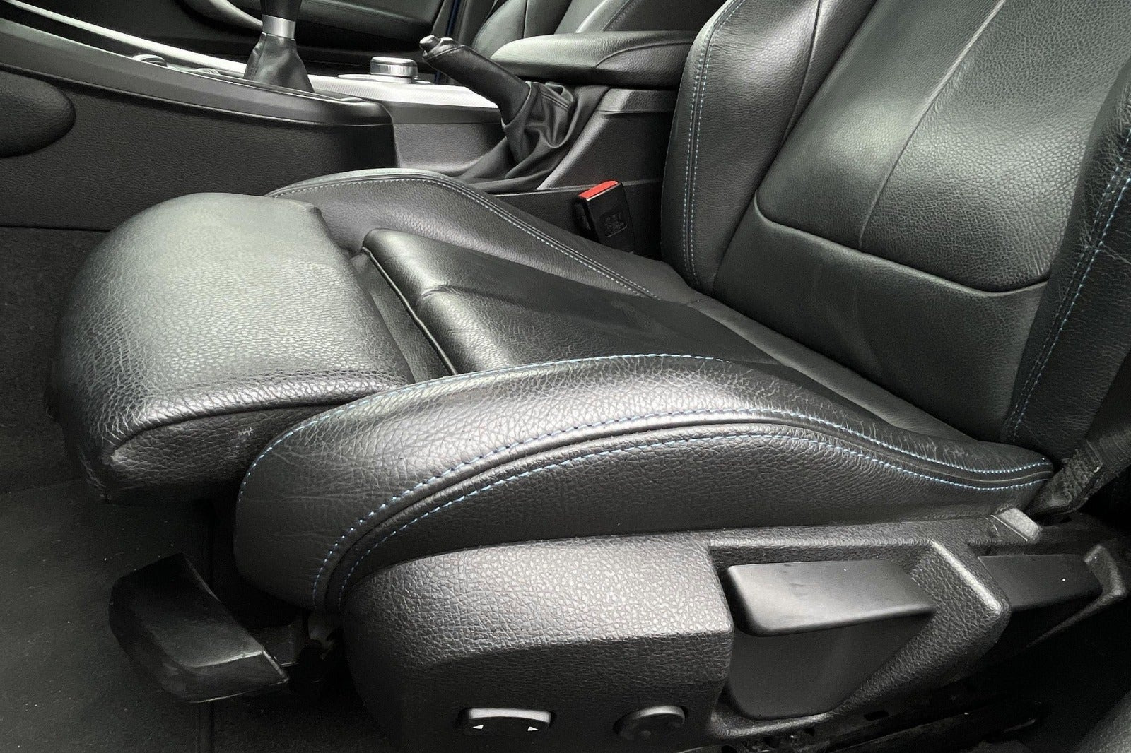 Blå BMW 116i fra 2019