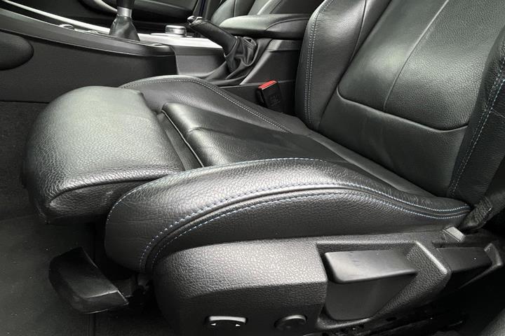 Blå BMW 116i fra 2019