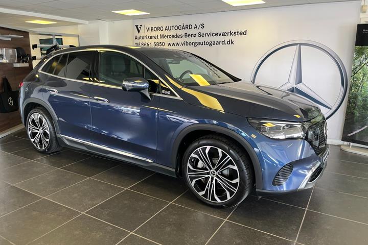 Blå Mercedes EQE350 SUV fra 2024