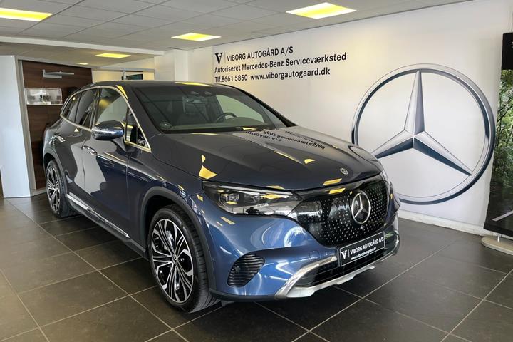 Blå Mercedes EQE350 SUV fra 2024