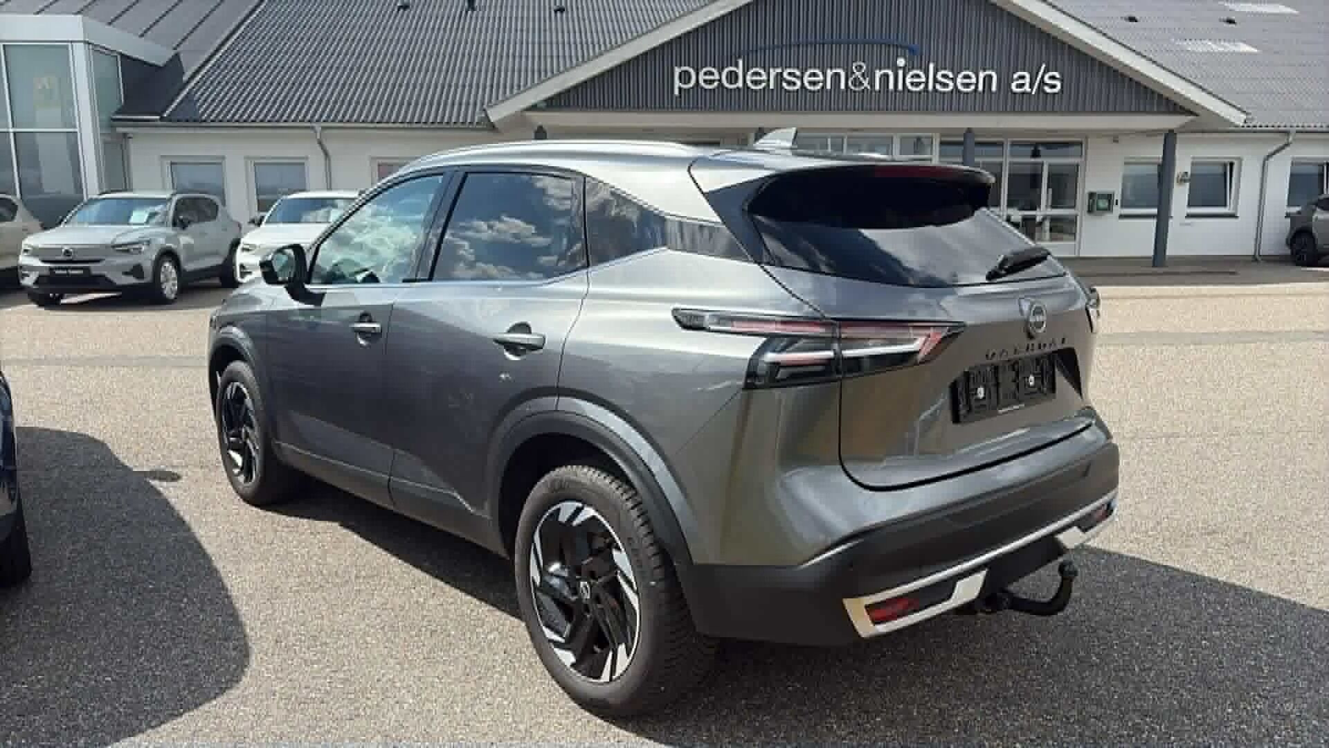 Grå Nissan Qashqai fra 2026