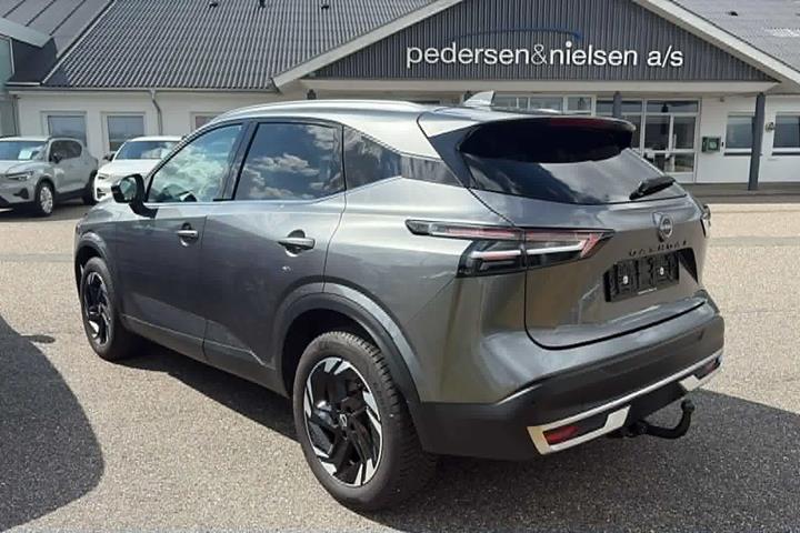 Grå Nissan Qashqai fra 2026