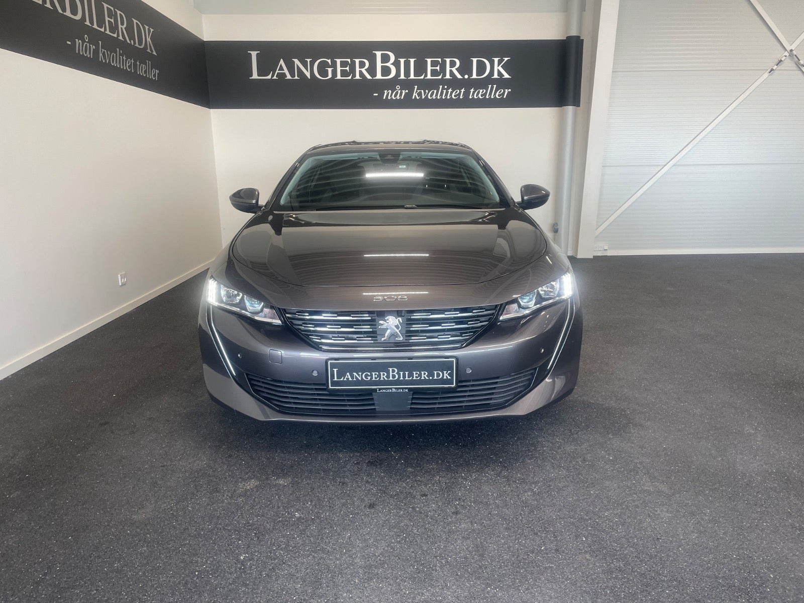 Grå Peugeot 508 fra 2021