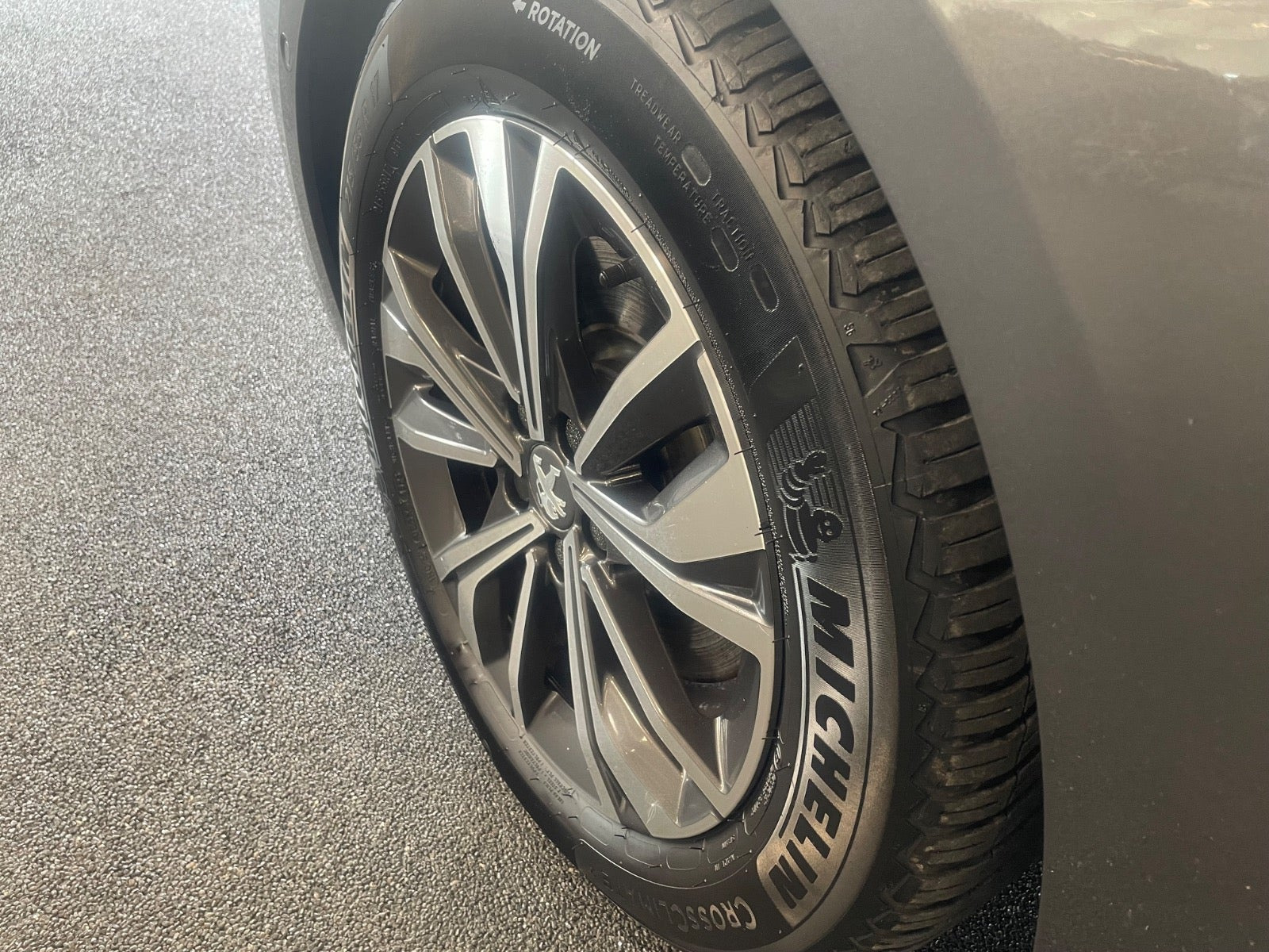 Grå Peugeot 508 fra 2021