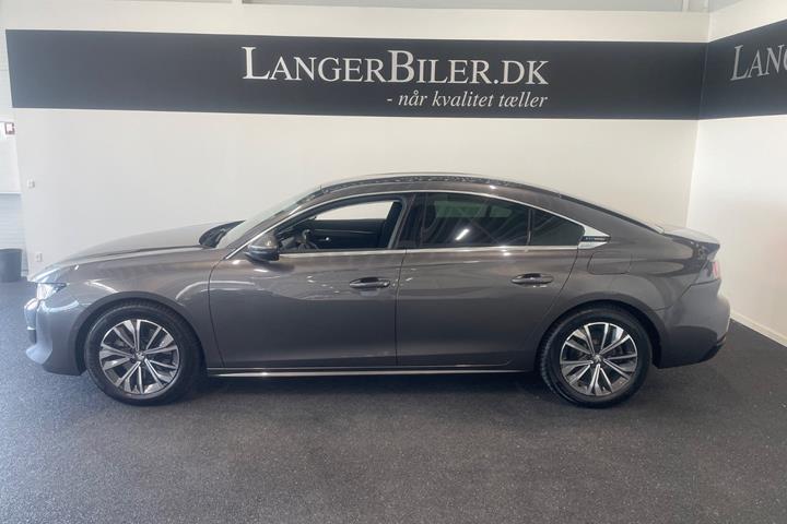 Grå Peugeot 508 fra 2021