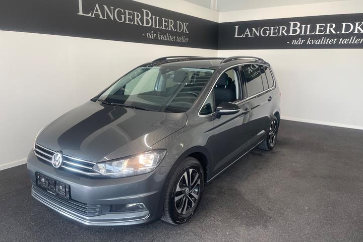 Grå VW Touran fra 2019